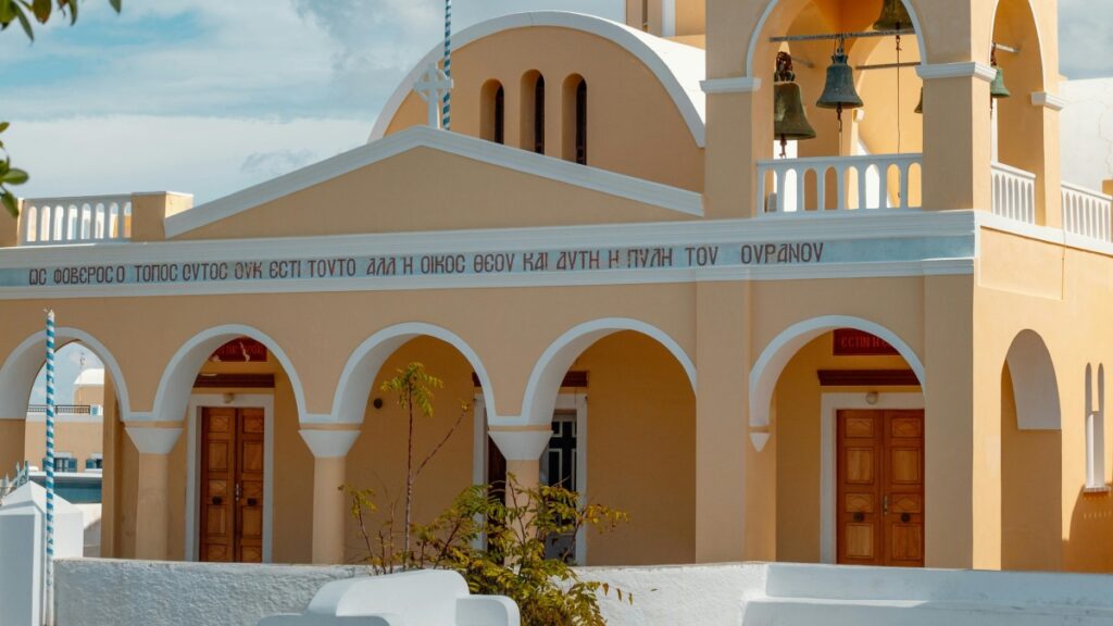 Como bloggers angolanos do YouTube podem colaborar com anunciantes da Indonésia em 2025