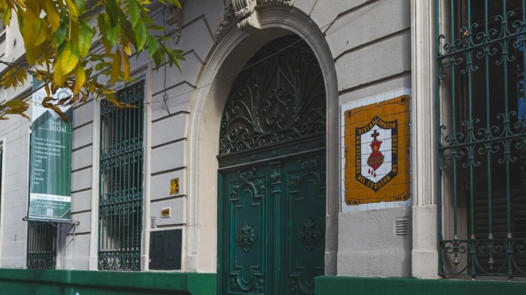 2025 Russia Facebook AllCategory Advertising Rate Card Angola Insights