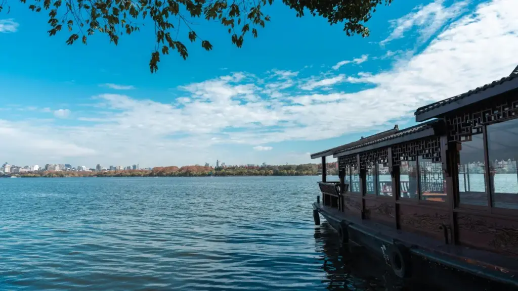 Descubra como criadores angolanos podem usar o VKontakte para sessões de Q&A com audiências na Suíça.