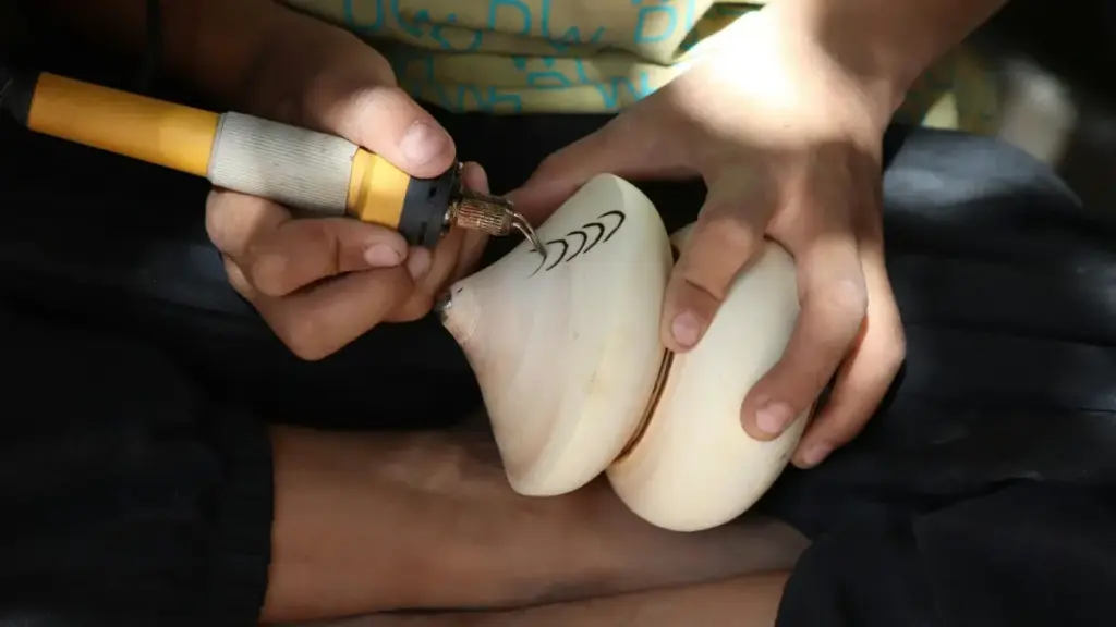 Descubra como as marcas em Angola podem usar posts patrocinados no Hulu e no mercado paquistanês para crescer online.