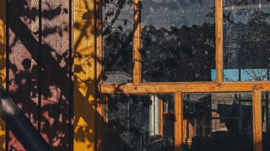 Como anunciantes em Angola podem aproveitar negociações multi-plataformas com Threads e Jordan Brand para crescer.