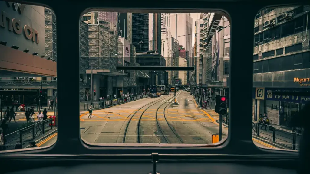 Guia prático para anunciantes em Angola encontrarem criadores WeChat na Bolívia e montar campanhas de unboxing virais, com riscos, táticas de outreach e checklist ético.