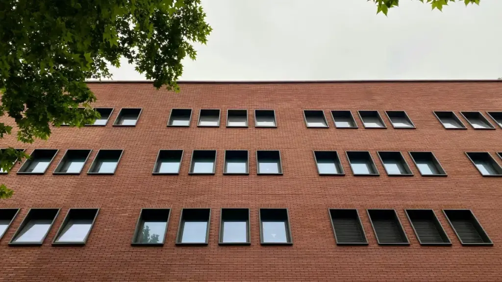 "Análise prática para anunciantes em Angola: como eBay e marcas da Arábia Saudita podem cooperar em marketing, oportunidades e riscos localizados."