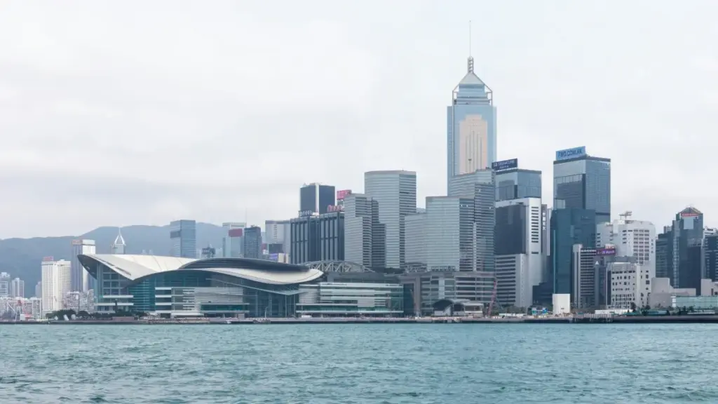 Descubra estratégias práticas para achar criadores Spotify dos Emirados Árabes e testar a demanda do mercado.