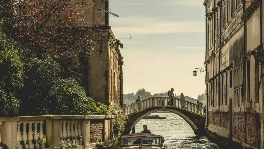 Guia prático para anunciantes em Angola: encontrar e contratar criadores Filipinos no Etsy para promover novas colecções de roupa.