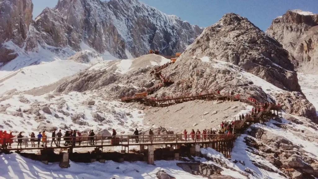 Guia prático para criadores angolanos sobre como abordar marcas egípcias no Takatak para reviews de hotéis patrocinados, com táticas, exemplos e ferramentas.