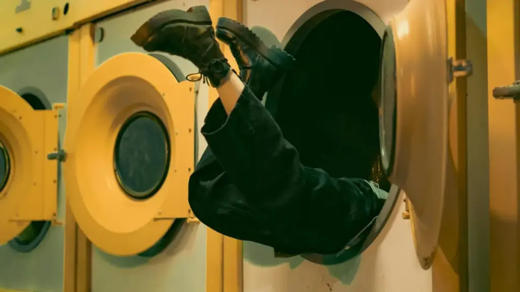 "Guia prático para creators em Angola: como abordar marcas do Kuwait que aparecem na Netflix e conseguir vídeos de testemunho, com tácticas reais, contactos e exemplos."