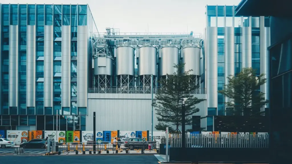 Guia prático para criadores em Angola: como abordar marcas dos Emirados Árabes Unidos no Chingari e fechar vlogs de viagem patrocinados.