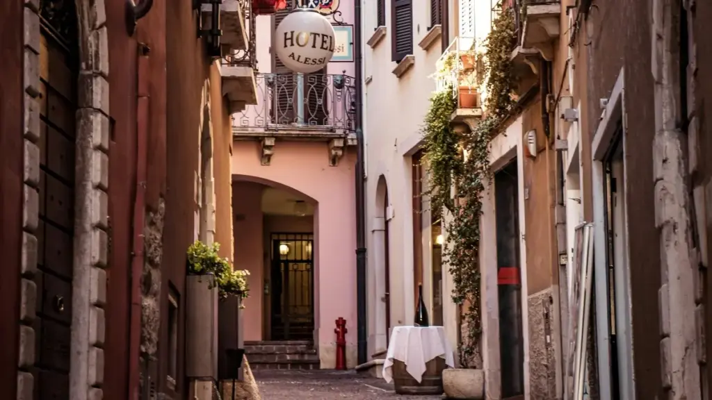 Guia prático para anunciantes em Angola encontrarem criadores da Czech Line para testar conceitos de produto—com táticas, APIs, métricas e passos accionáveis.