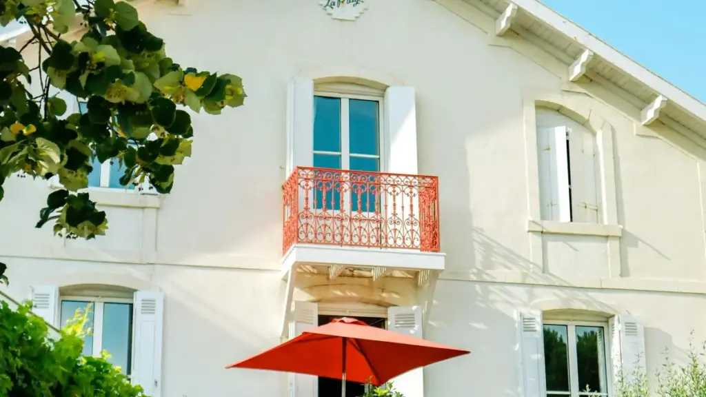 Guia prático para anunciantes em Angola encontrarem e contratar creators da Bósnia e Herzegovina na Chingari, com táticas locais, orçamento e riscos.