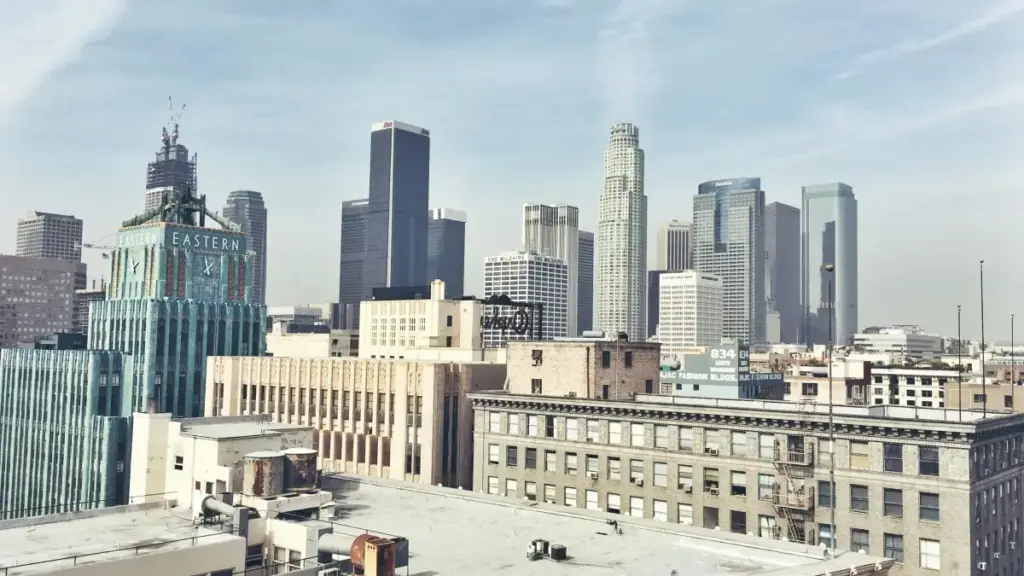 Guia prático para criadores em Angola: como identificar, contactar e negociar com marcas israelitas no eBay para receber PR packages e criar unboxings que engajam.