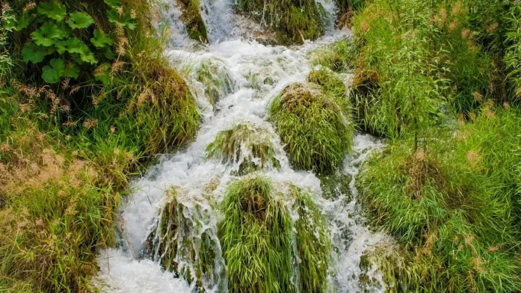Guia prático para anunciantes em Angola encontrarem criadores de YouTube do Camboja para lançar tutoriais de maquilhagem, com tácticas, contactos e checklist de colaboração.