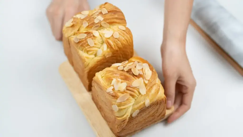 Guia prático para anunciantes em Angola sobre como identificar e colaborar com criadores sul-africanos ligados a HBO Max para aumentar visibilidade de marca.