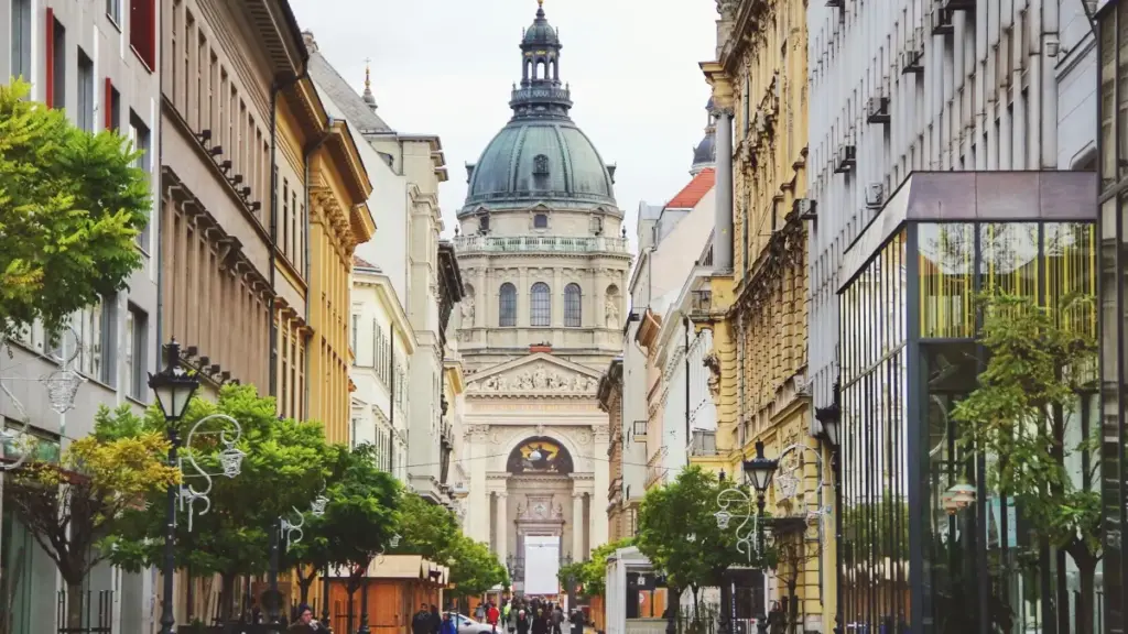 Guia prático para criadores em Angola sobre como contactar marcas da Indonésia via Hulu, com táticas, exemplos e recursos atuais.