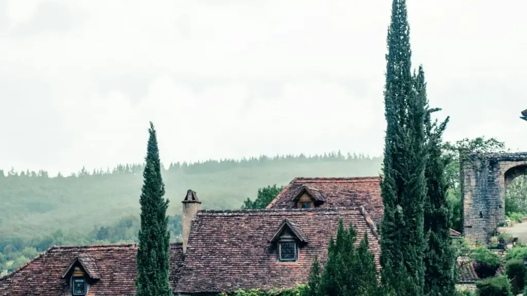 Guia prático para criadores em Angola contactarem marcas Jordan via HBO Max e produzir vídeos GRWM com estratégia, contactos e dicas de negociação.