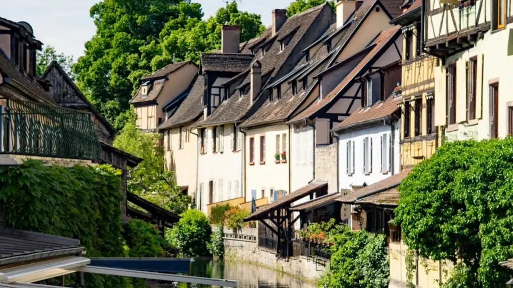 Guia prático para criadores em Angola contactarem marcas do Reino Unido via Zalo e montar desafios de styling com segurança e resultados reais.