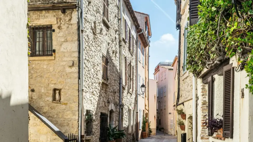 Guia prático para criadores em Angola que querem contactar marcas da Venezuela no Bilibili e adicionar credibilidade ao media kit.