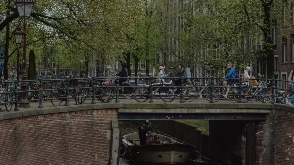 Guia prático para criadores em Angola que querem entrar no mercado queniano via WeChat: tácticas, parceiros, riscos e próximos passos.