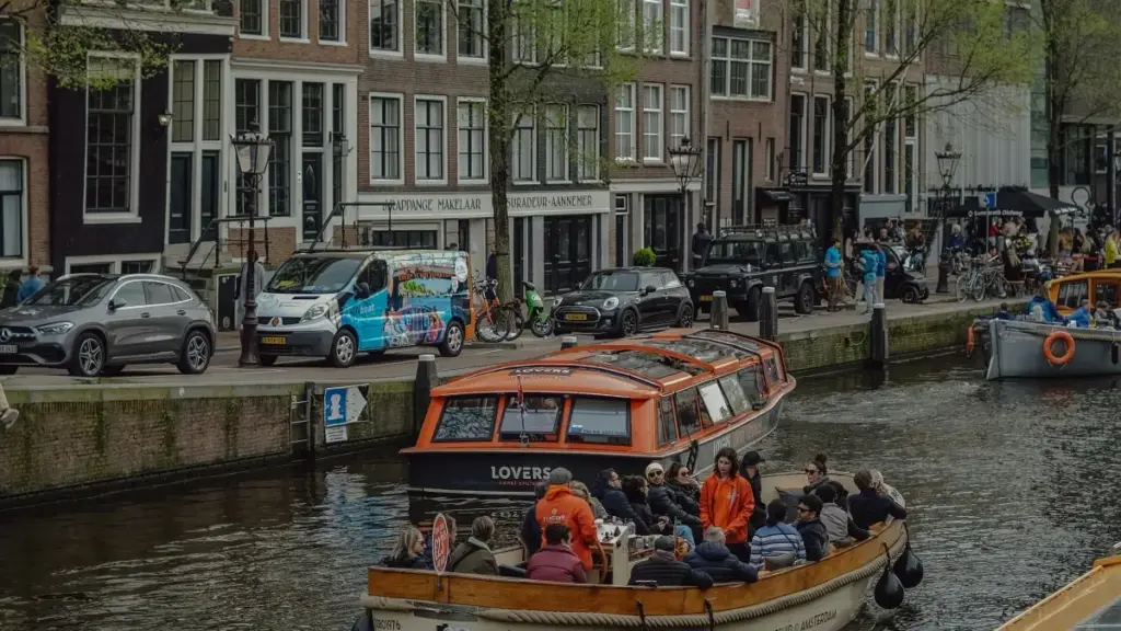 Guia prático para anunciantes em Angola: onde e como encontrar creators Takatak no Quénia para promover lançamentos de jogos móveis.