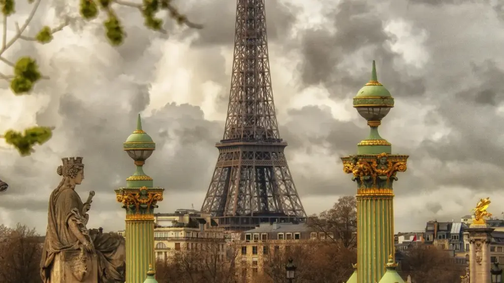 Guia prático para marcas em Angola encontrarem criadores portugueses no Clubhouse e lançar co-branded drops com estratégia, contactos e riscos.