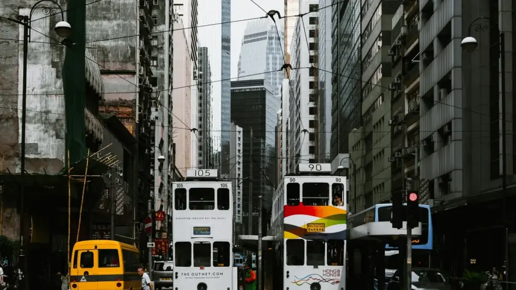 Como achar creators do Laos no SoundCloud e montar UGC que vende travel gear sem parecer publi forçada.